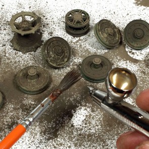 UČINEK BRIZGANEGA MOKREGA BLATA